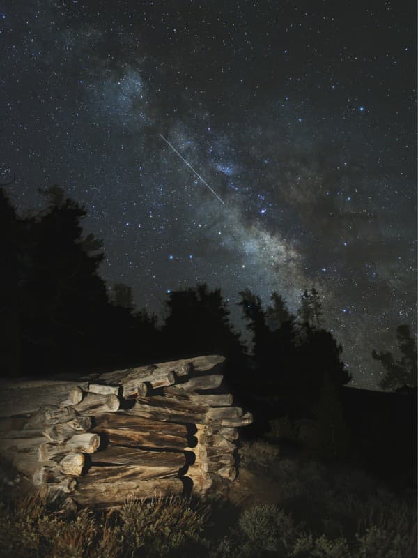 Lyrid Meteor and Milky Way