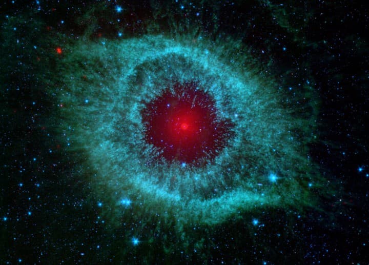 Dust and the Helix Nebula