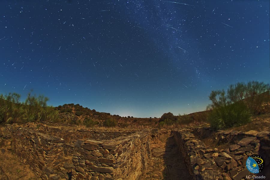 Draconid Meteors Over Spain