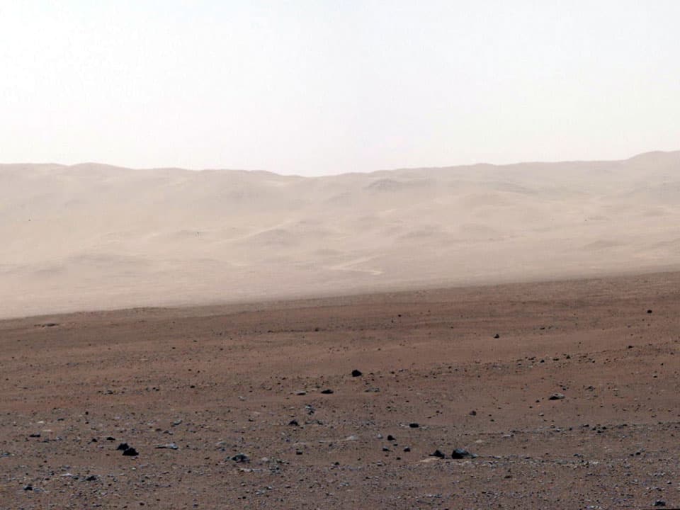 Curiosity on Mars: A Wall of Gale Crater