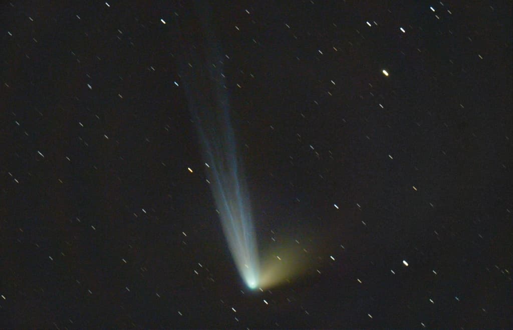Comet Tails and Star Trails