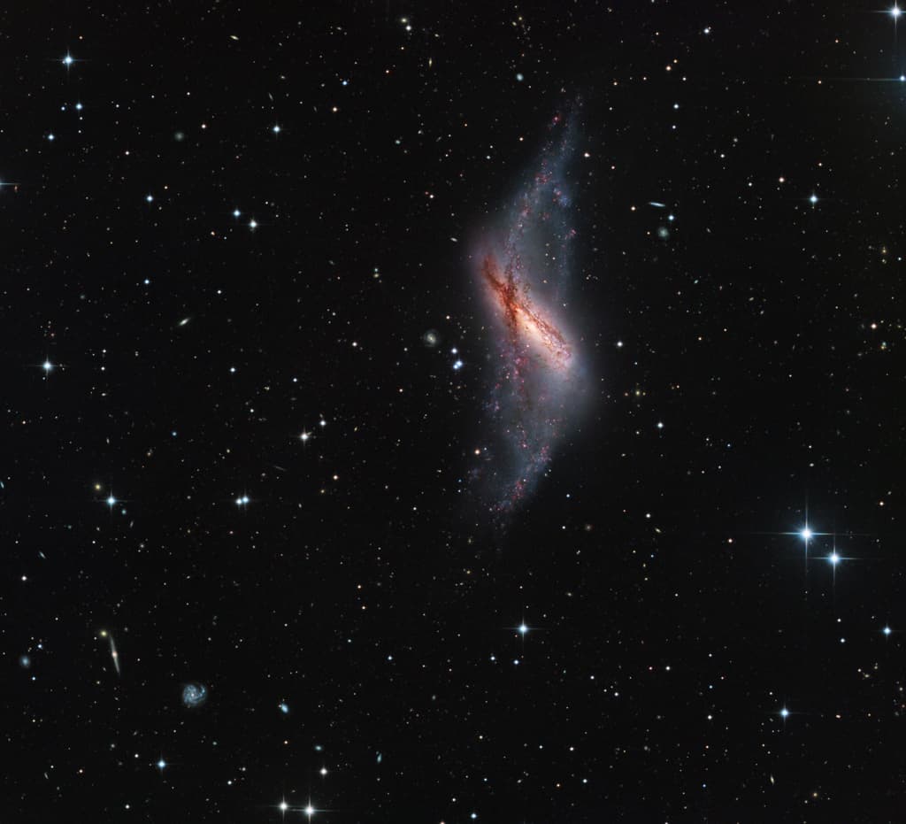 Polar Ring Galaxy NGC 660