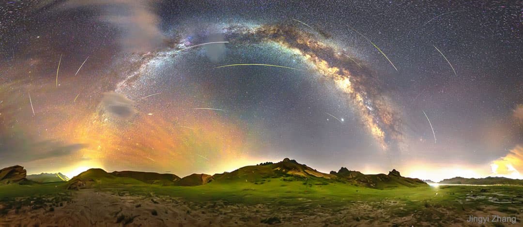 Perseids Around the Milky Way